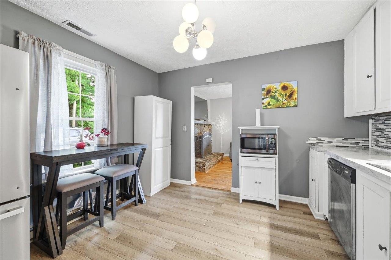 1296 NEW HOPE RD, STAUNTON, Virginia 24401, 2 Bedrooms Bedrooms, ,2 BathroomsBathrooms,Residential,1296 NEW HOPE RD,677703 MLS # 677703 1296 NEW HOPE RD, STAUNTON, Virginia 24401, 2 Bedrooms Bedrooms, ,2 BathroomsBathrooms,Residential,1296 NEW HOPE RD,677703 MLS # 677703