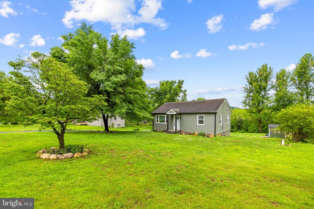 15 MOUNTAIN VIEW RD, FLINT HILL, Virginia 22637, 2 Bedrooms Bedrooms, ,2 BathroomsBathrooms,Residential,15 MOUNTAIN VIEW RD,VARP2002588 MLS # VARP2002588 15 MOUNTAIN VIEW RD, FLINT HILL, Virginia 22637, 2 Bedrooms Bedrooms, ,2 BathroomsBathrooms,Residential,15 MOUNTAIN VIEW RD,VARP2002588 MLS # VARP2002588