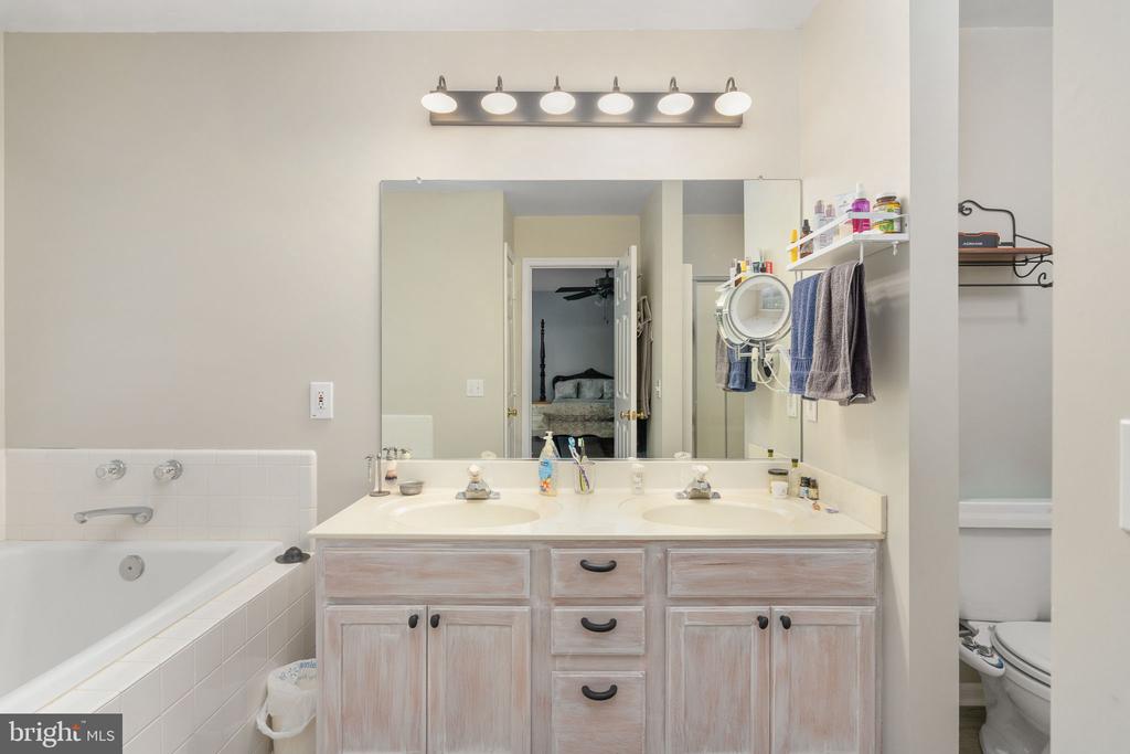 3132 RUNNING QUAIL TRL, AMISSVILLE, Virginia 20106, 3 Bedrooms Bedrooms, ,2 BathroomsBathrooms,Residential,3132 RUNNING QUAIL TRL,VACU2013780 MLS # VACU2013780 3132 RUNNING QUAIL TRL, AMISSVILLE, Virginia 20106, 3 Bedrooms Bedrooms, ,2 BathroomsBathrooms,Residential,3132 RUNNING QUAIL TRL,VACU2013780 MLS # VACU2013780