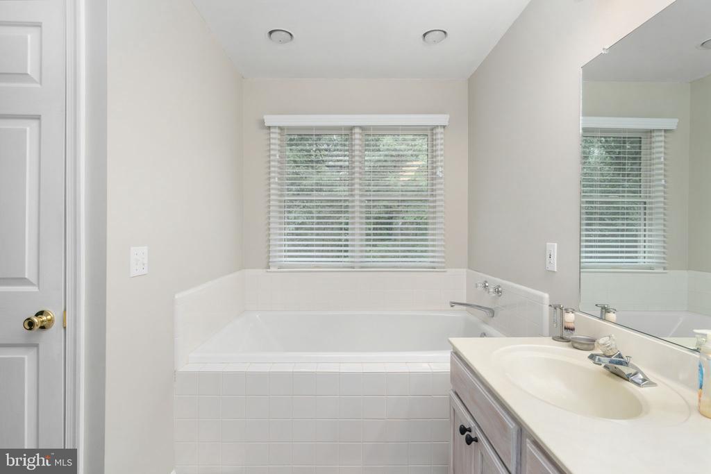 3132 RUNNING QUAIL TRL, AMISSVILLE, Virginia 20106, 3 Bedrooms Bedrooms, ,2 BathroomsBathrooms,Residential,3132 RUNNING QUAIL TRL,VACU2013780 MLS # VACU2013780 3132 RUNNING QUAIL TRL, AMISSVILLE, Virginia 20106, 3 Bedrooms Bedrooms, ,2 BathroomsBathrooms,Residential,3132 RUNNING QUAIL TRL,VACU2013780 MLS # VACU2013780