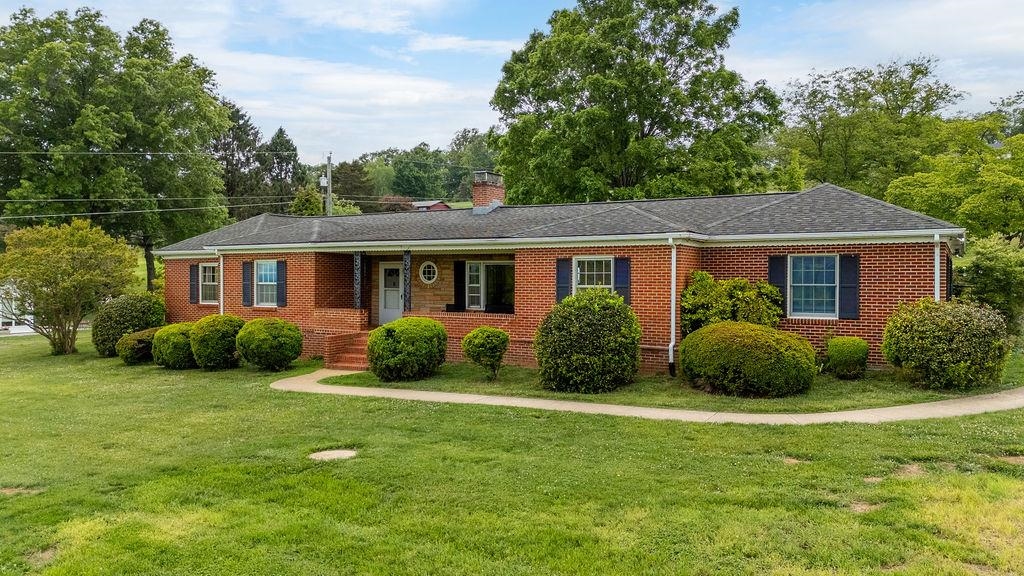 11 AVALON LN, LEXINGTON, Virginia 24450, 3 Bedrooms Bedrooms, ,2 BathroomsBathrooms,Residential,11 AVALON LN,674670 MLS # 674670 11 AVALON LN, LEXINGTON, Virginia 24450, 3 Bedrooms Bedrooms, ,2 BathroomsBathrooms,Residential,11 AVALON LN,674670 MLS # 674670