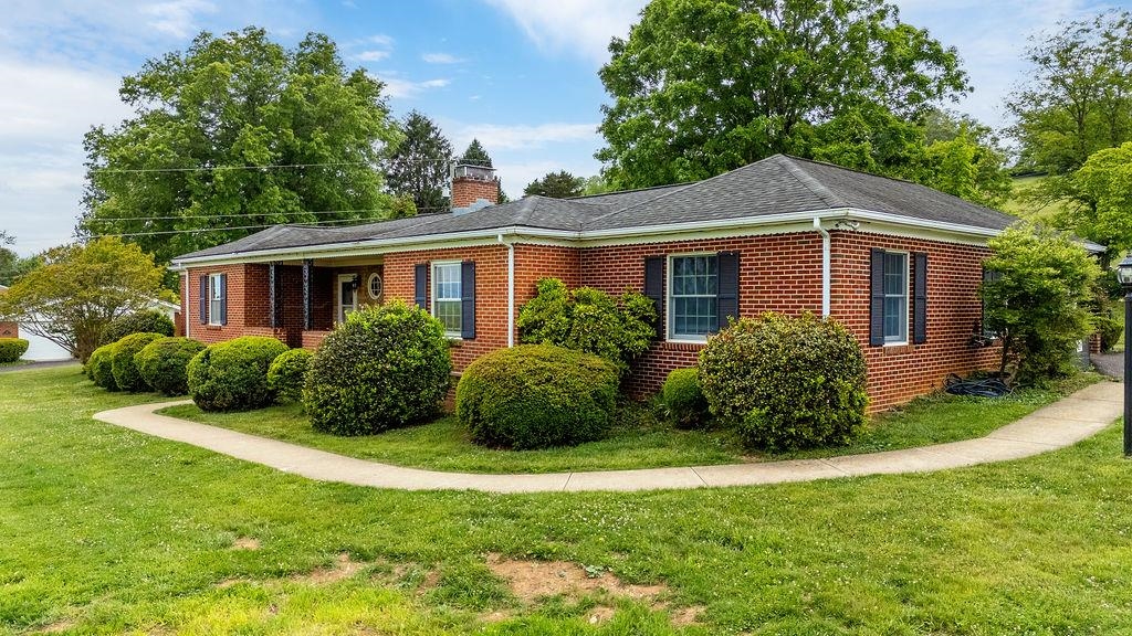 11 AVALON LN, LEXINGTON, Virginia 24450, 3 Bedrooms Bedrooms, ,2 BathroomsBathrooms,Residential,11 AVALON LN,674670 MLS # 674670 11 AVALON LN, LEXINGTON, Virginia 24450, 3 Bedrooms Bedrooms, ,2 BathroomsBathrooms,Residential,11 AVALON LN,674670 MLS # 674670