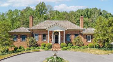 Welcome to 935 Garth Rd.!