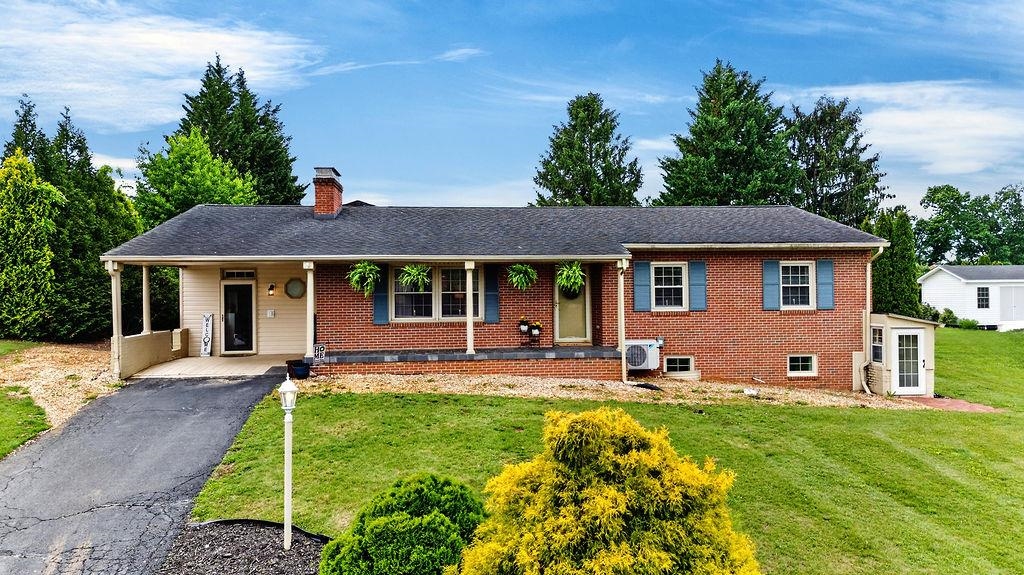 151 SUNSET DR, WAYNESBORO, Virginia 22980, 4 Bedrooms Bedrooms, ,3 BathroomsBathrooms,Residential,151 SUNSET DR,677716 MLS # 677716 151 SUNSET DR, WAYNESBORO, Virginia 22980, 4 Bedrooms Bedrooms, ,3 BathroomsBathrooms,Residential,151 SUNSET DR,677716 MLS # 677716