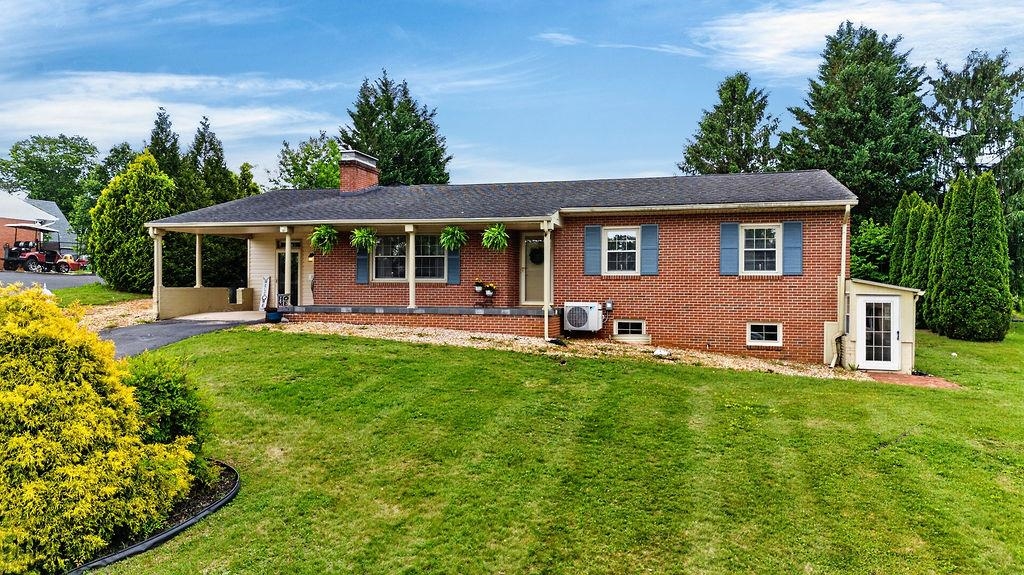 151 SUNSET DR, WAYNESBORO, Virginia 22980, 4 Bedrooms Bedrooms, ,3 BathroomsBathrooms,Residential,151 SUNSET DR,677716 MLS # 677716 151 SUNSET DR, WAYNESBORO, Virginia 22980, 4 Bedrooms Bedrooms, ,3 BathroomsBathrooms,Residential,151 SUNSET DR,677716 MLS # 677716