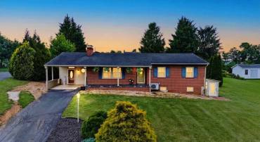 151 SUNSET DR, WAYNESBORO, Virginia 22980, 4 Bedrooms Bedrooms, ,3 BathroomsBathrooms,Residential,151 SUNSET DR,677716 MLS # 677716
