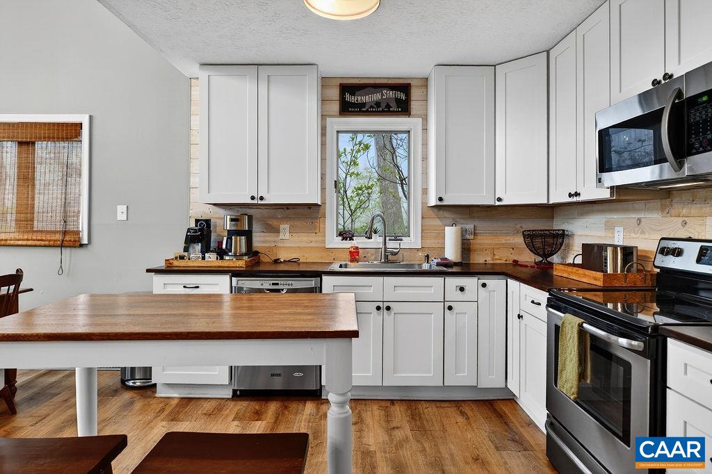 138 OAK LN, WINTERGREEN RESORT, Virginia 22967, 3 Bedrooms Bedrooms, ,2 BathroomsBathrooms,Residential,138 OAK LN,677731 MLS # 677731 138 OAK LN, WINTERGREEN RESORT, Virginia 22967, 3 Bedrooms Bedrooms, ,2 BathroomsBathrooms,Residential,138 OAK LN,677731 MLS # 677731