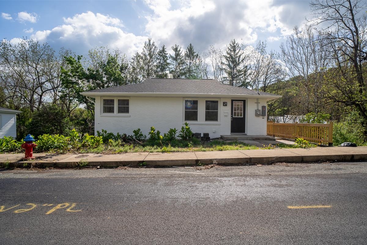 1205 BURNETT ST, STAUNTON, Virginia 24401, 2 Bedrooms Bedrooms, ,1 BathroomBathrooms,Residential,1205 BURNETT ST,677740 MLS # 677740 1205 BURNETT ST, STAUNTON, Virginia 24401, 2 Bedrooms Bedrooms, ,1 BathroomBathrooms,Residential,1205 BURNETT ST,677740 MLS # 677740