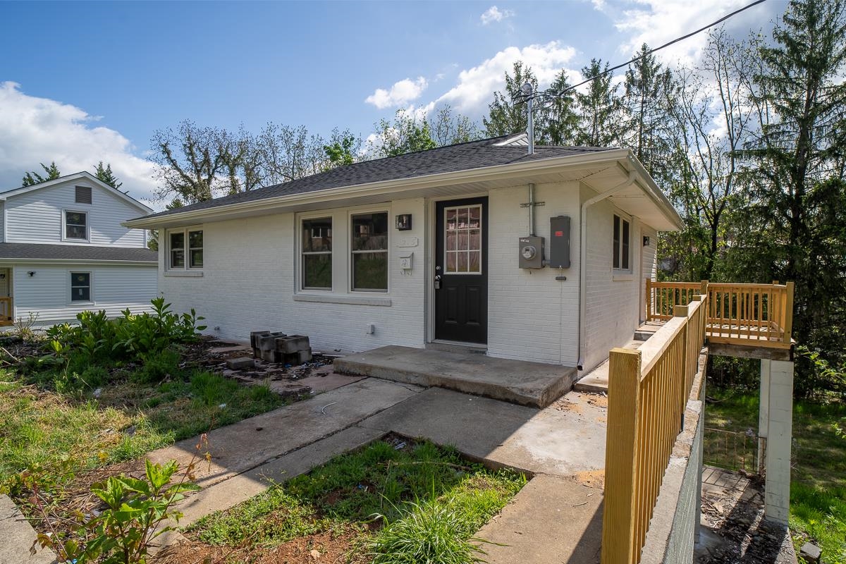 1205 BURNETT ST, STAUNTON, Virginia 24401, 2 Bedrooms Bedrooms, ,1 BathroomBathrooms,Residential,1205 BURNETT ST,677740 MLS # 677740 1205 BURNETT ST, STAUNTON, Virginia 24401, 2 Bedrooms Bedrooms, ,1 BathroomBathrooms,Residential,1205 BURNETT ST,677740 MLS # 677740