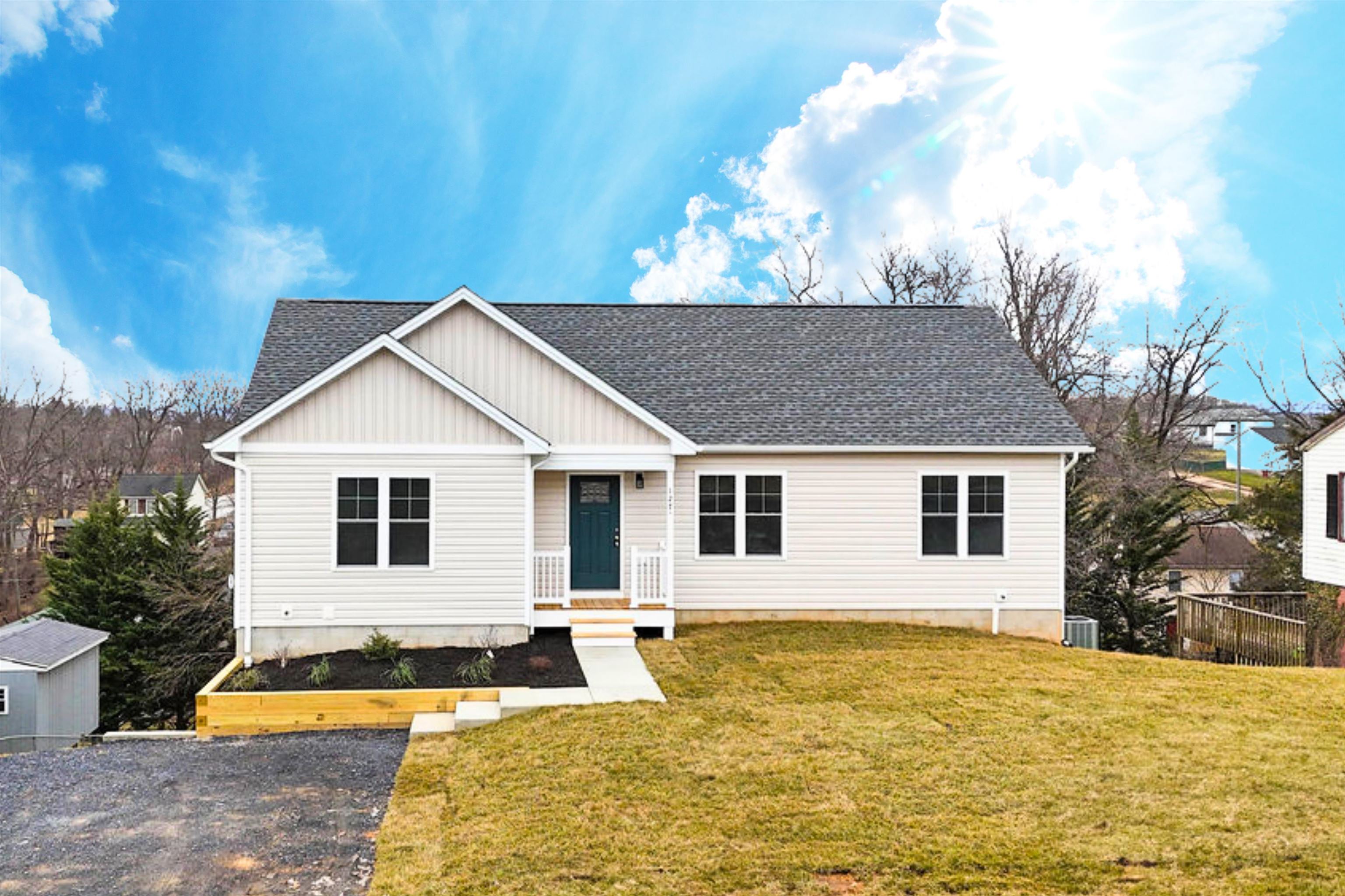 127 S WAVERLEY ST, STAUNTON, Virginia 24401, ,Residential,127 S WAVERLEY ST,677747 MLS # 677747 127 S WAVERLEY ST, STAUNTON, Virginia 24401, ,Residential,127 S WAVERLEY ST,677747 MLS # 677747