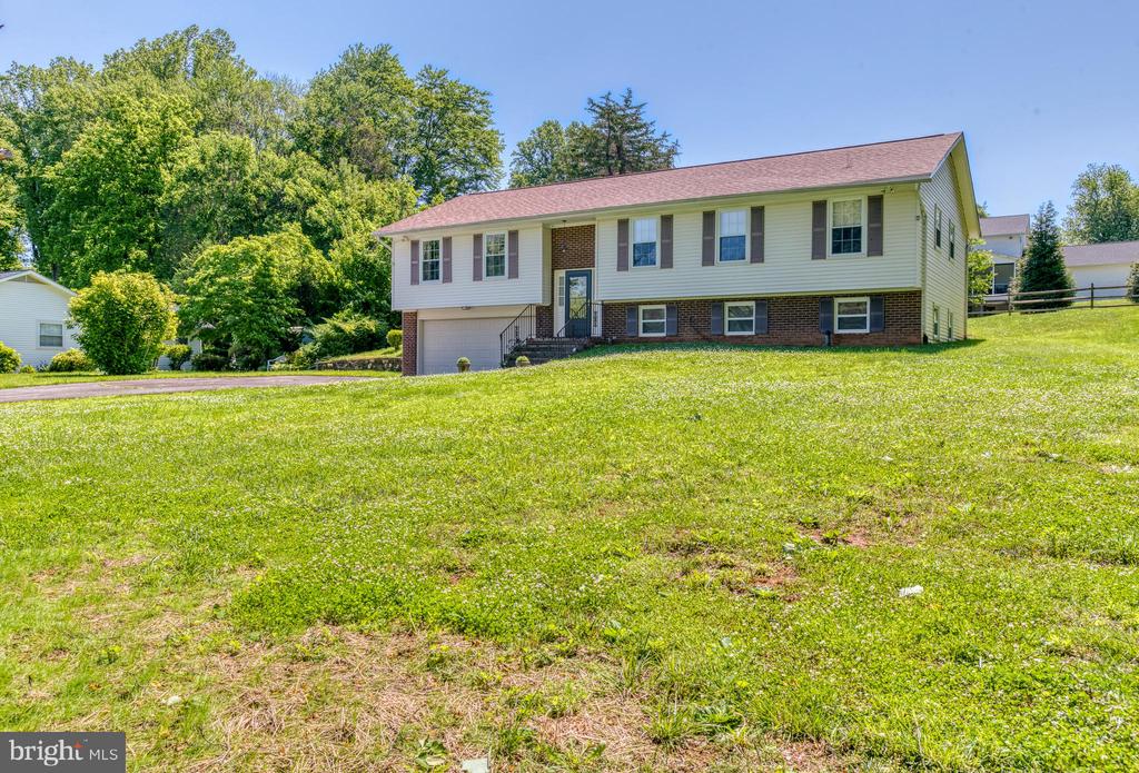 7077 WESTMORELAND DR, WARRENTON, Virginia 20187, 3 Bedrooms Bedrooms, ,2 BathroomsBathrooms,Residential,7077 WESTMORELAND DR,VAFQ2022168 MLS # VAFQ2022168 7077 WESTMORELAND DR, WARRENTON, Virginia 20187, 3 Bedrooms Bedrooms, ,2 BathroomsBathrooms,Residential,7077 WESTMORELAND DR,VAFQ2022168 MLS # VAFQ2022168