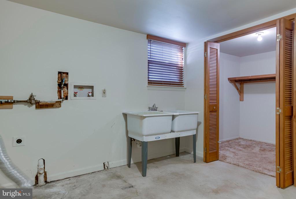 7077 WESTMORELAND DR, WARRENTON, Virginia 20187, 3 Bedrooms Bedrooms, ,2 BathroomsBathrooms,Residential,7077 WESTMORELAND DR,VAFQ2022168 MLS # VAFQ2022168 7077 WESTMORELAND DR, WARRENTON, Virginia 20187, 3 Bedrooms Bedrooms, ,2 BathroomsBathrooms,Residential,7077 WESTMORELAND DR,VAFQ2022168 MLS # VAFQ2022168