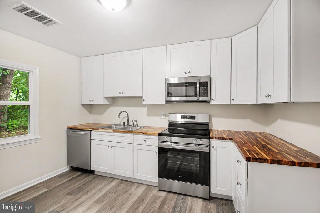 13 BENTLEY CT, FREDERICKSBURG, Virginia 22408, 3 Bedrooms Bedrooms, ,1 BathroomBathrooms,Residential,OLDE GREENWICH,13 BENTLEY CT,VASP2042290 MLS # VASP2042290