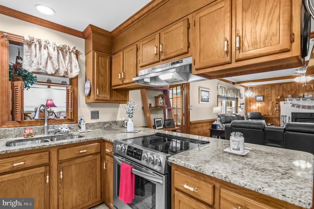 1 RODEO CT, FREDERICKSBURG, Virginia 22407, 4 Bedrooms Bedrooms, ,2 BathroomsBathrooms,Residential,BREEZEWOOD,1 RODEO CT,VASP2041102 MLS # VASP2041102