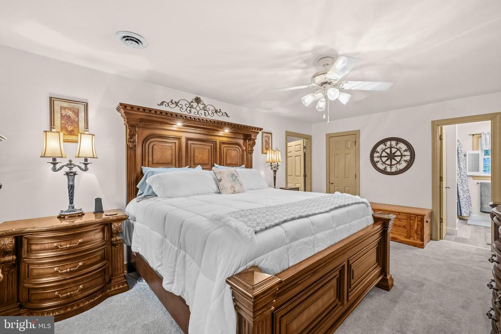 1 RODEO CT, FREDERICKSBURG, Virginia 22407, 4 Bedrooms Bedrooms, ,2 BathroomsBathrooms,Residential,BREEZEWOOD,1 RODEO CT,VASP2041102 MLS # VASP2041102