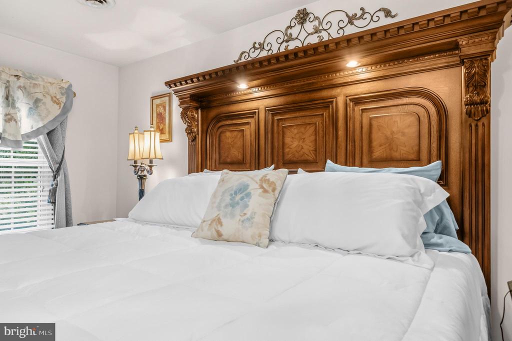 1 RODEO CT, FREDERICKSBURG, Virginia 22407, 4 Bedrooms Bedrooms, ,2 BathroomsBathrooms,Residential,BREEZEWOOD,1 RODEO CT,VASP2041102 MLS # VASP2041102