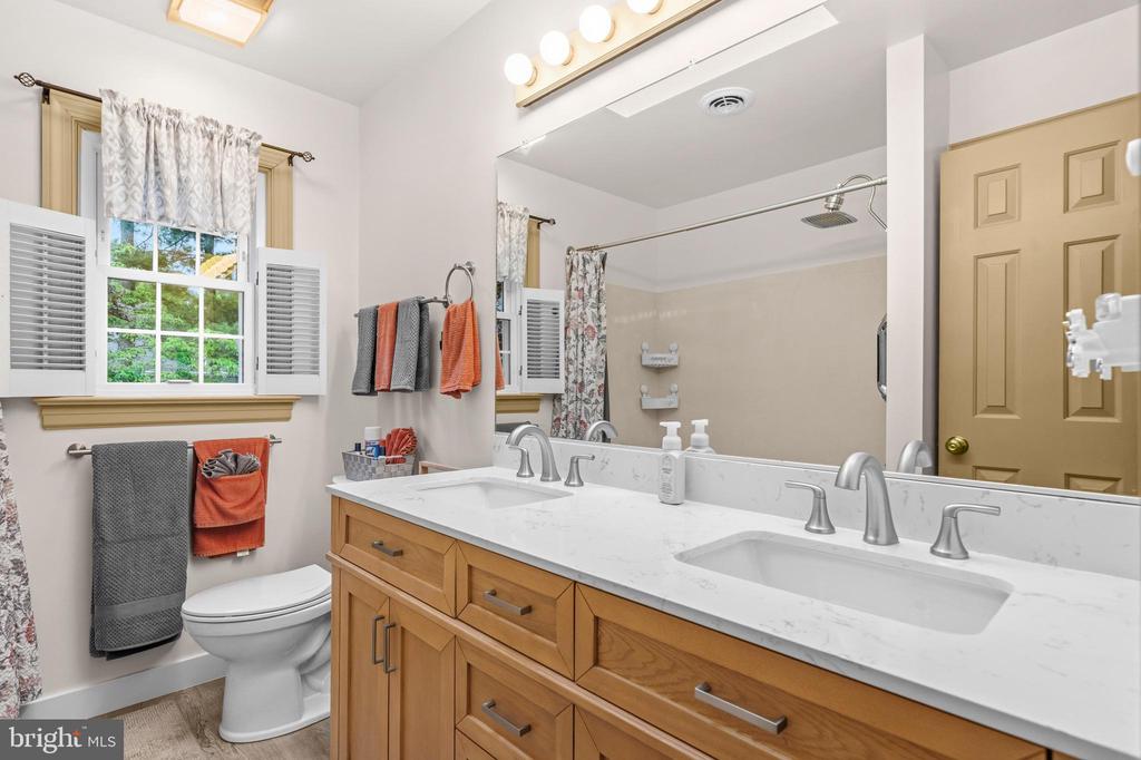 1 RODEO CT, FREDERICKSBURG, Virginia 22407, 4 Bedrooms Bedrooms, ,2 BathroomsBathrooms,Residential,BREEZEWOOD,1 RODEO CT,VASP2041102 MLS # VASP2041102