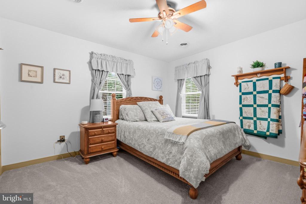 1 RODEO CT, FREDERICKSBURG, Virginia 22407, 4 Bedrooms Bedrooms, ,2 BathroomsBathrooms,Residential,BREEZEWOOD,1 RODEO CT,VASP2041102 MLS # VASP2041102