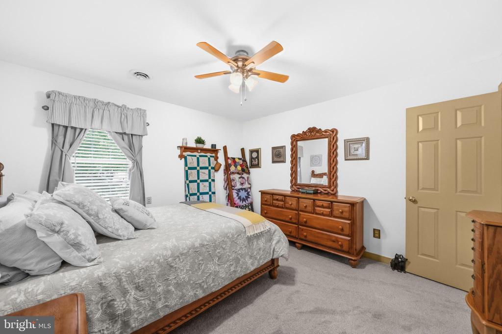 1 RODEO CT, FREDERICKSBURG, Virginia 22407, 4 Bedrooms Bedrooms, ,2 BathroomsBathrooms,Residential,BREEZEWOOD,1 RODEO CT,VASP2041102 MLS # VASP2041102