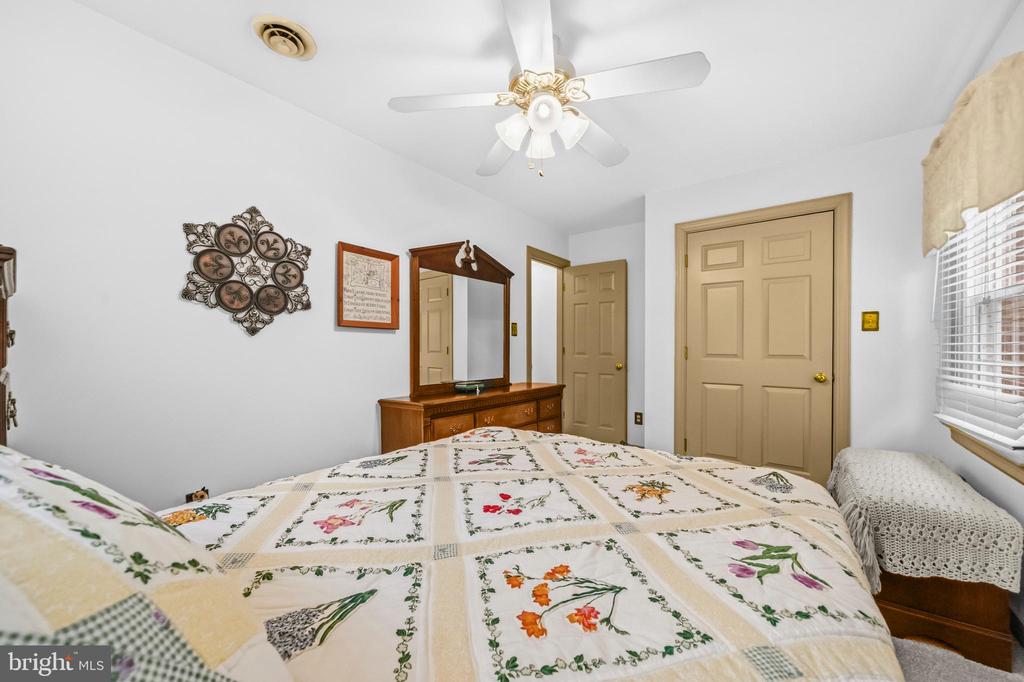 1 RODEO CT, FREDERICKSBURG, Virginia 22407, 4 Bedrooms Bedrooms, ,2 BathroomsBathrooms,Residential,BREEZEWOOD,1 RODEO CT,VASP2041102 MLS # VASP2041102