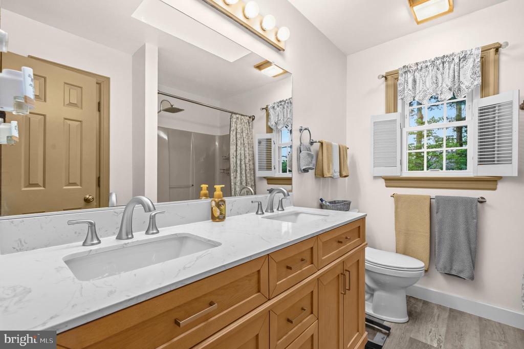 1 RODEO CT, FREDERICKSBURG, Virginia 22407, 4 Bedrooms Bedrooms, ,2 BathroomsBathrooms,Residential,BREEZEWOOD,1 RODEO CT,VASP2041102 MLS # VASP2041102