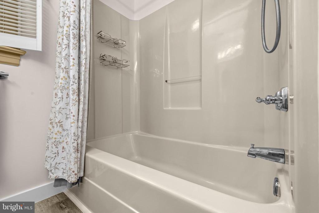 1 RODEO CT, FREDERICKSBURG, Virginia 22407, 4 Bedrooms Bedrooms, ,2 BathroomsBathrooms,Residential,BREEZEWOOD,1 RODEO CT,VASP2041102 MLS # VASP2041102