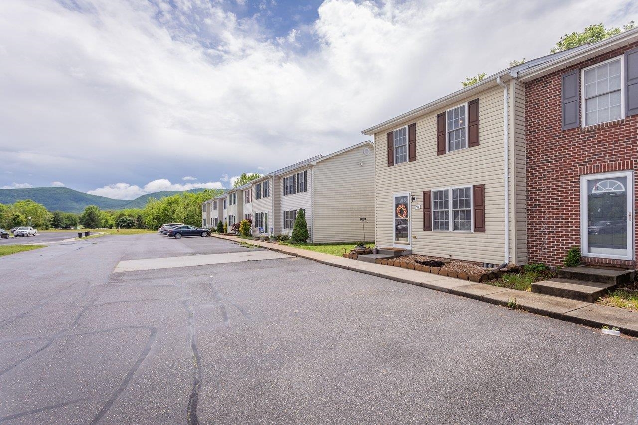 214 KADIES LN, EDINBURG, Virginia 22824, 2 Bedrooms Bedrooms, ,2 BathroomsBathrooms,Residential,214 KADIES LN,677538 MLS # 677538
