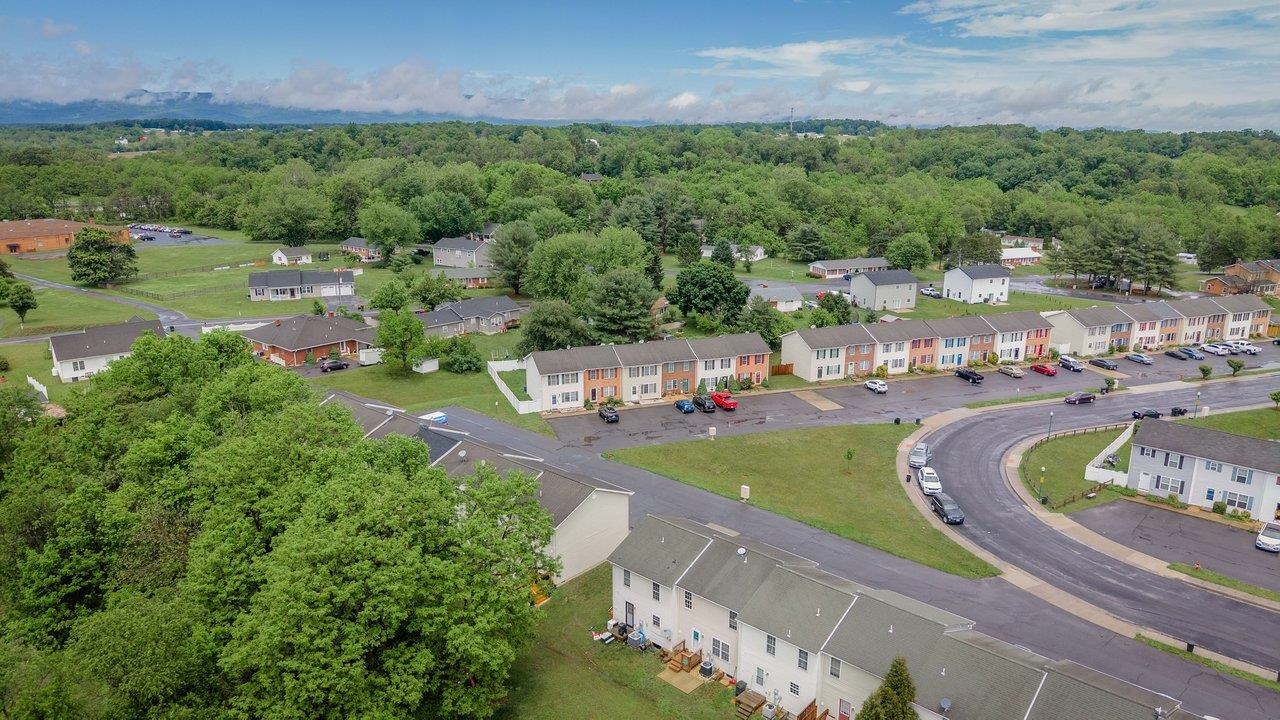214 KADIES LN, EDINBURG, Virginia 22824, 2 Bedrooms Bedrooms, ,2 BathroomsBathrooms,Residential,214 KADIES LN,677538 MLS # 677538