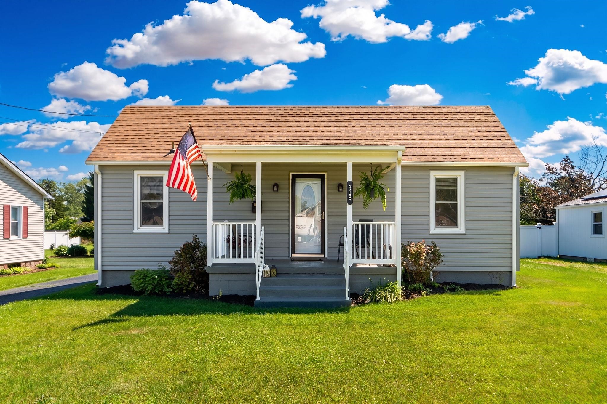 316 NORTH RIVER RD, BRIDGEWATER, Virginia 22812, 2 Bedrooms Bedrooms, ,1 BathroomBathrooms,Residential,316 NORTH RIVER RD,677741 MLS # 677741