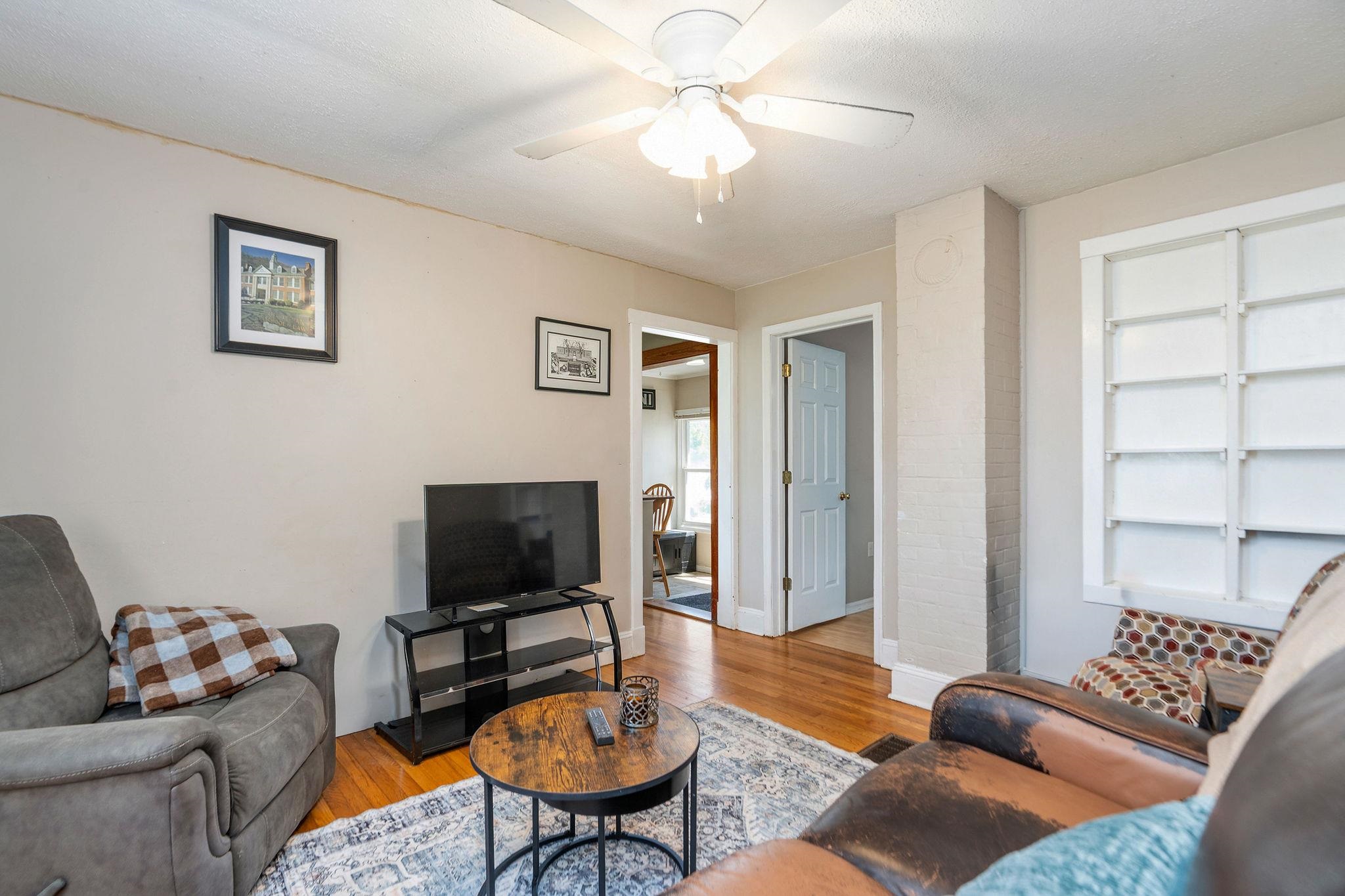 316 NORTH RIVER RD, BRIDGEWATER, Virginia 22812, 2 Bedrooms Bedrooms, ,1 BathroomBathrooms,Residential,316 NORTH RIVER RD,677741 MLS # 677741