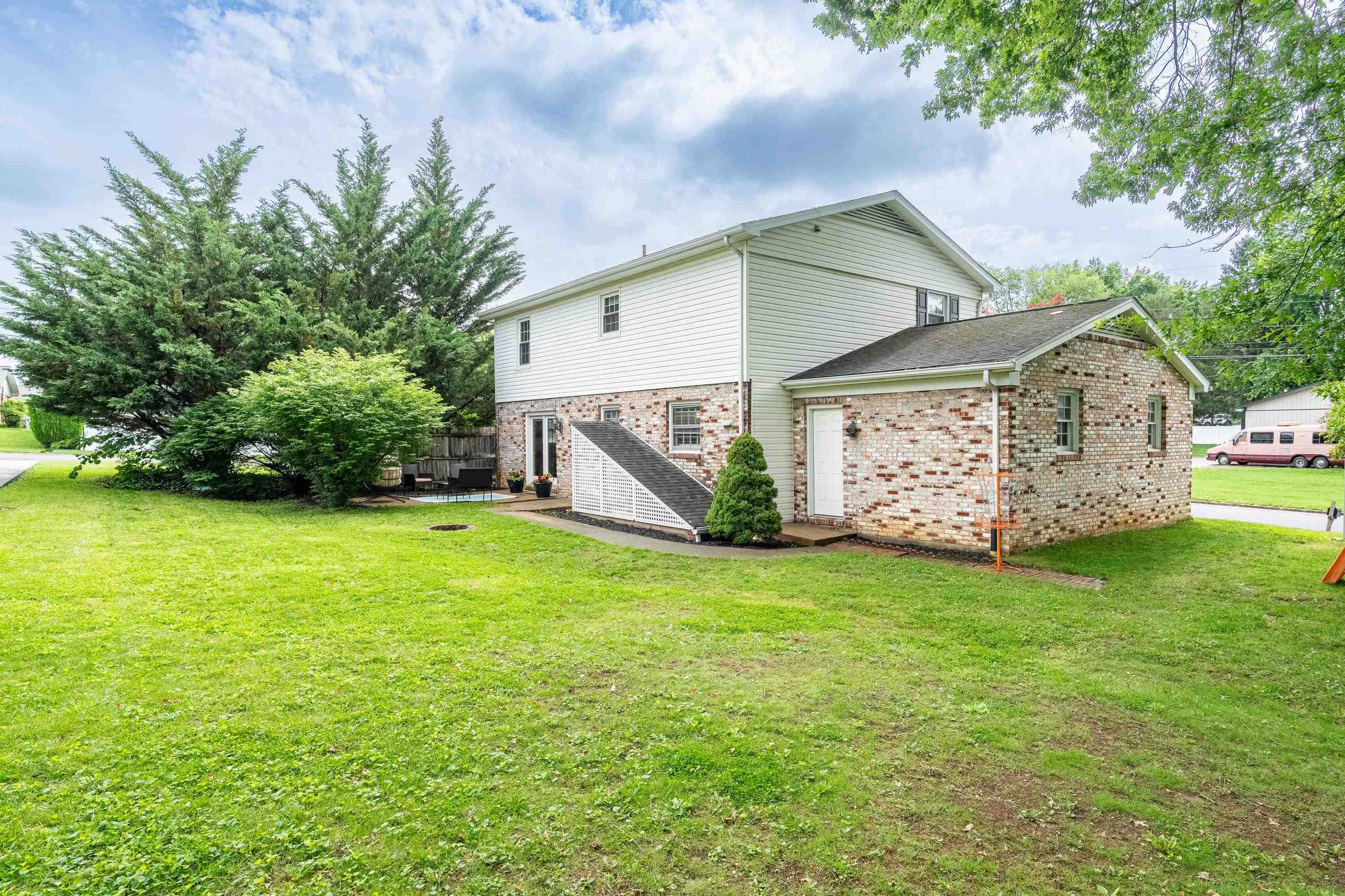 1627 CENTRAL AVE, HARRISONBURG, Virginia 22801, 4 Bedrooms Bedrooms, ,2 BathroomsBathrooms,Residential,1627 CENTRAL AVE,677742 MLS # 677742 1627 CENTRAL AVE, HARRISONBURG, Virginia 22801, 4 Bedrooms Bedrooms, ,2 BathroomsBathrooms,Residential,1627 CENTRAL AVE,677742 MLS # 677742
