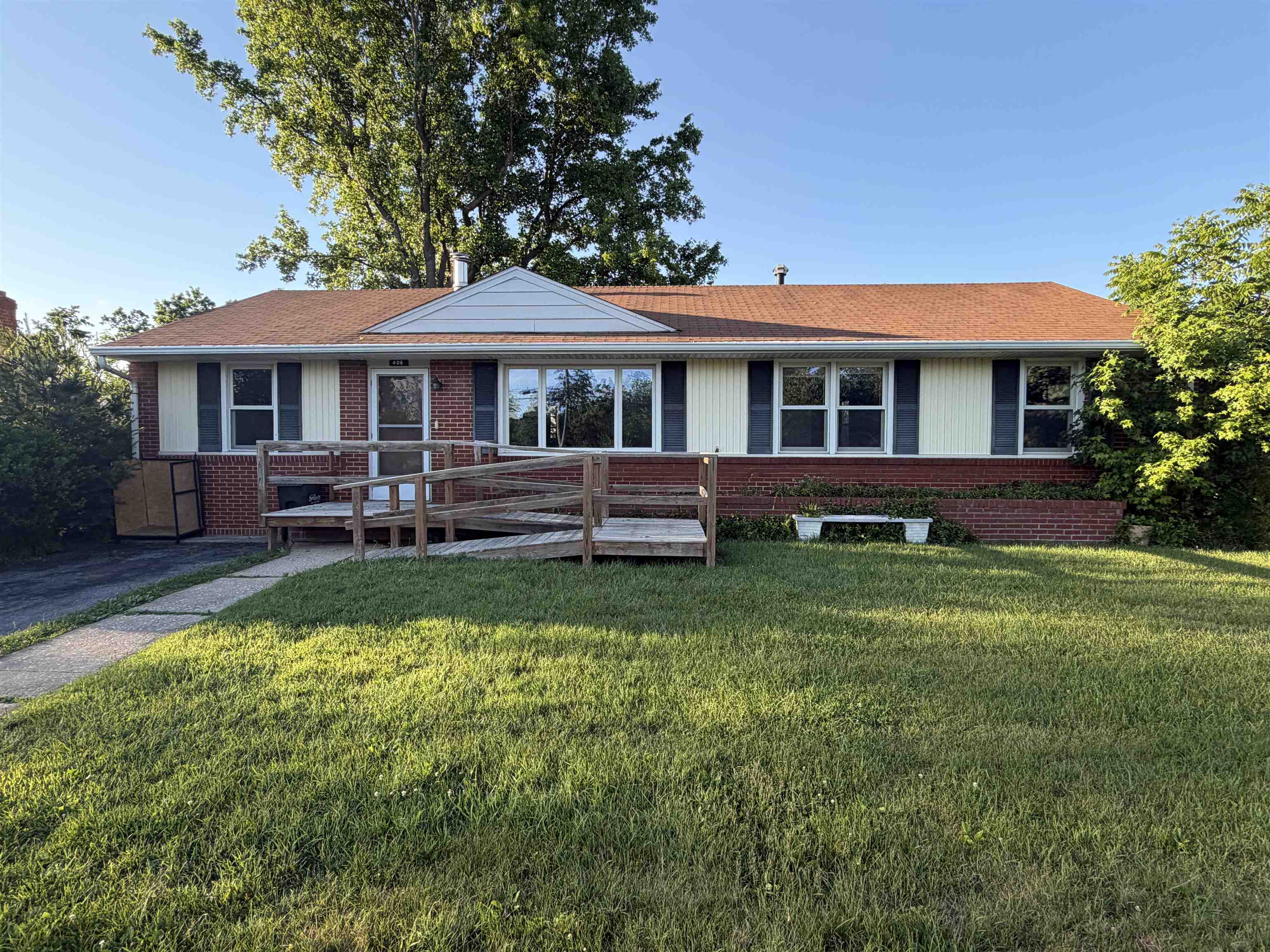 406 LINDEN DR, STAUNTON, Virginia 24401, 4 Bedrooms Bedrooms, ,2 BathroomsBathrooms,Residential,406 LINDEN DR,677757 MLS # 677757