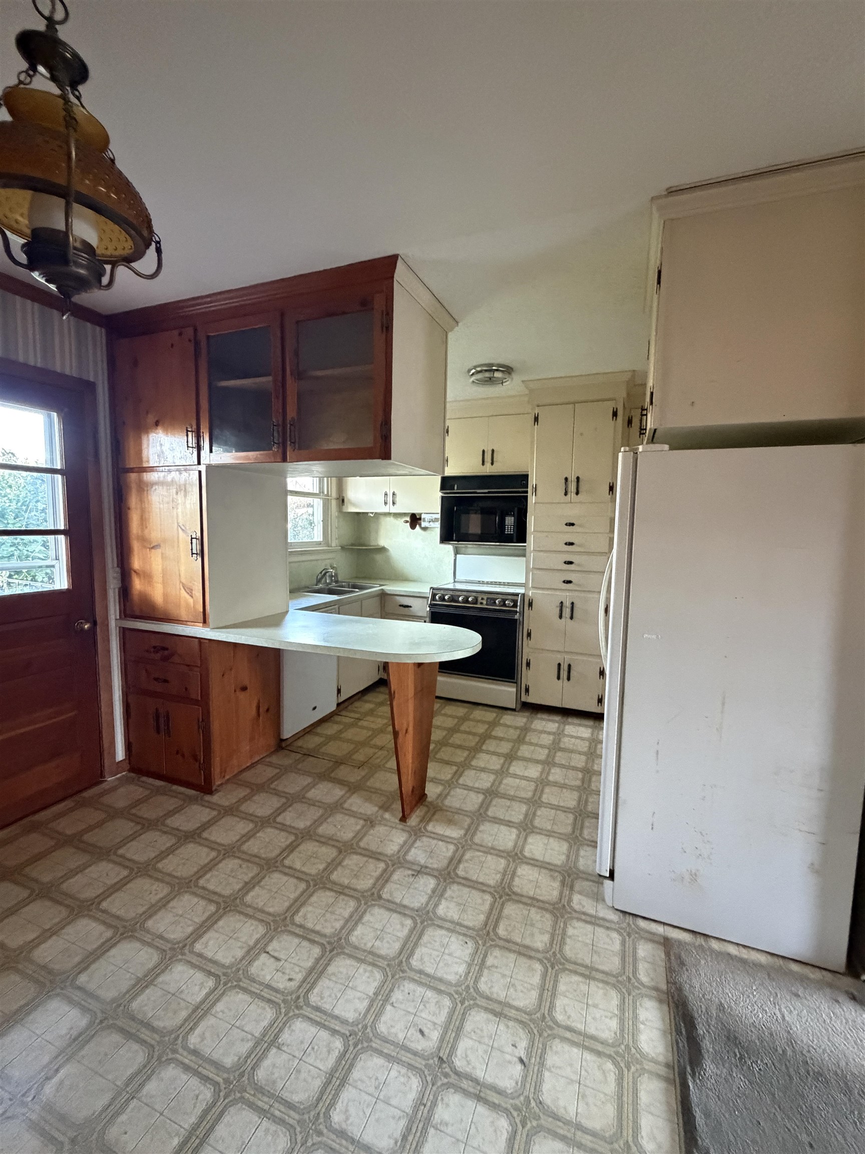406 LINDEN DR, STAUNTON, Virginia 24401, 4 Bedrooms Bedrooms, ,2 BathroomsBathrooms,Residential,406 LINDEN DR,677757 MLS # 677757
