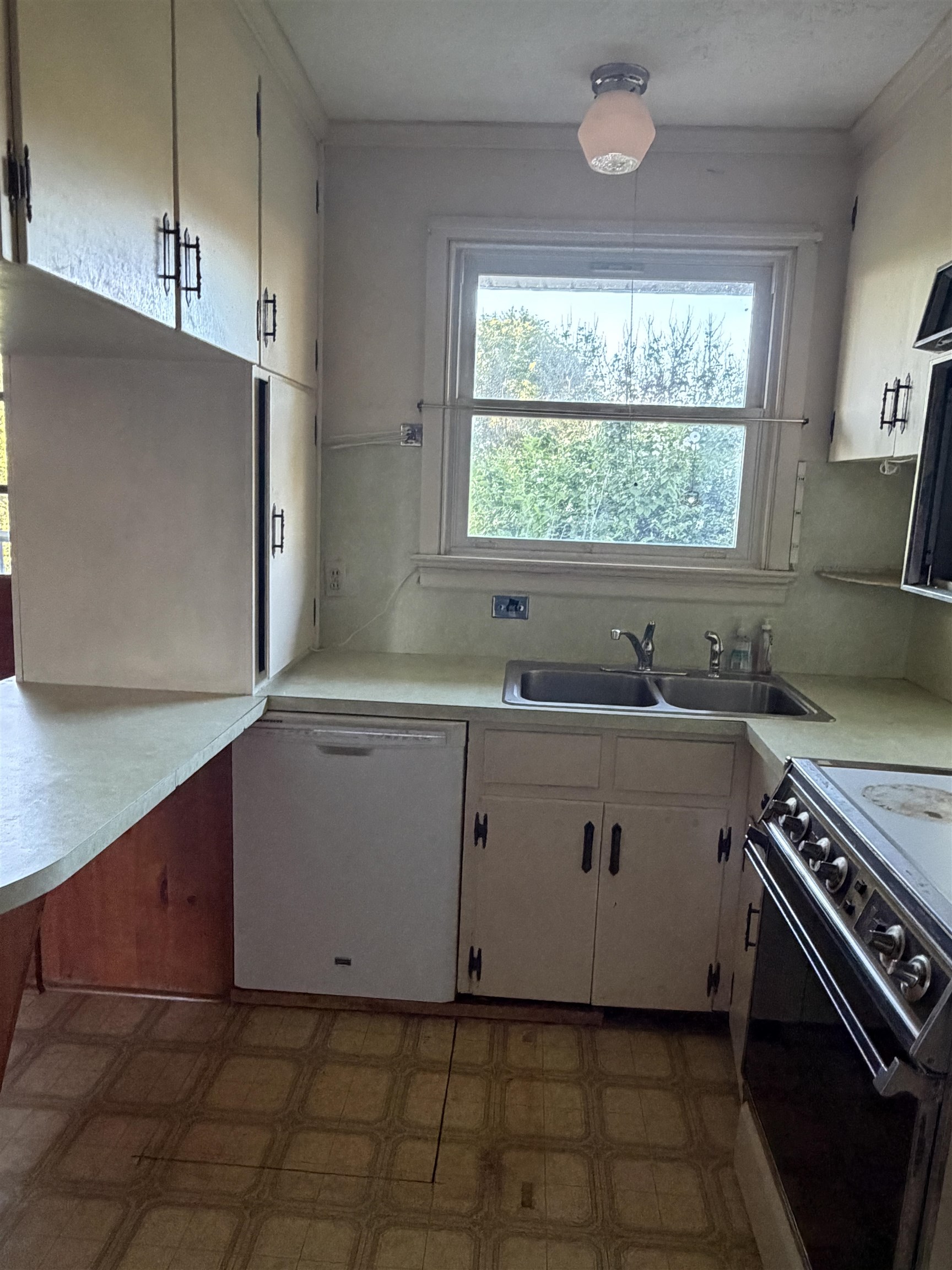 406 LINDEN DR, STAUNTON, Virginia 24401, 4 Bedrooms Bedrooms, ,2 BathroomsBathrooms,Residential,406 LINDEN DR,677757 MLS # 677757
