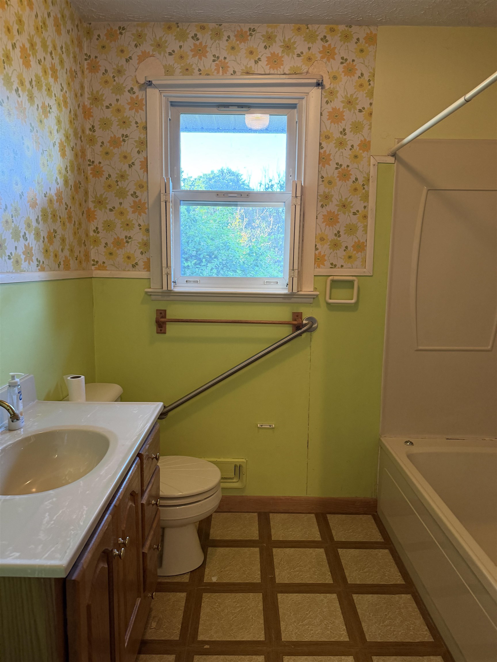 406 LINDEN DR, STAUNTON, Virginia 24401, 4 Bedrooms Bedrooms, ,2 BathroomsBathrooms,Residential,406 LINDEN DR,677757 MLS # 677757