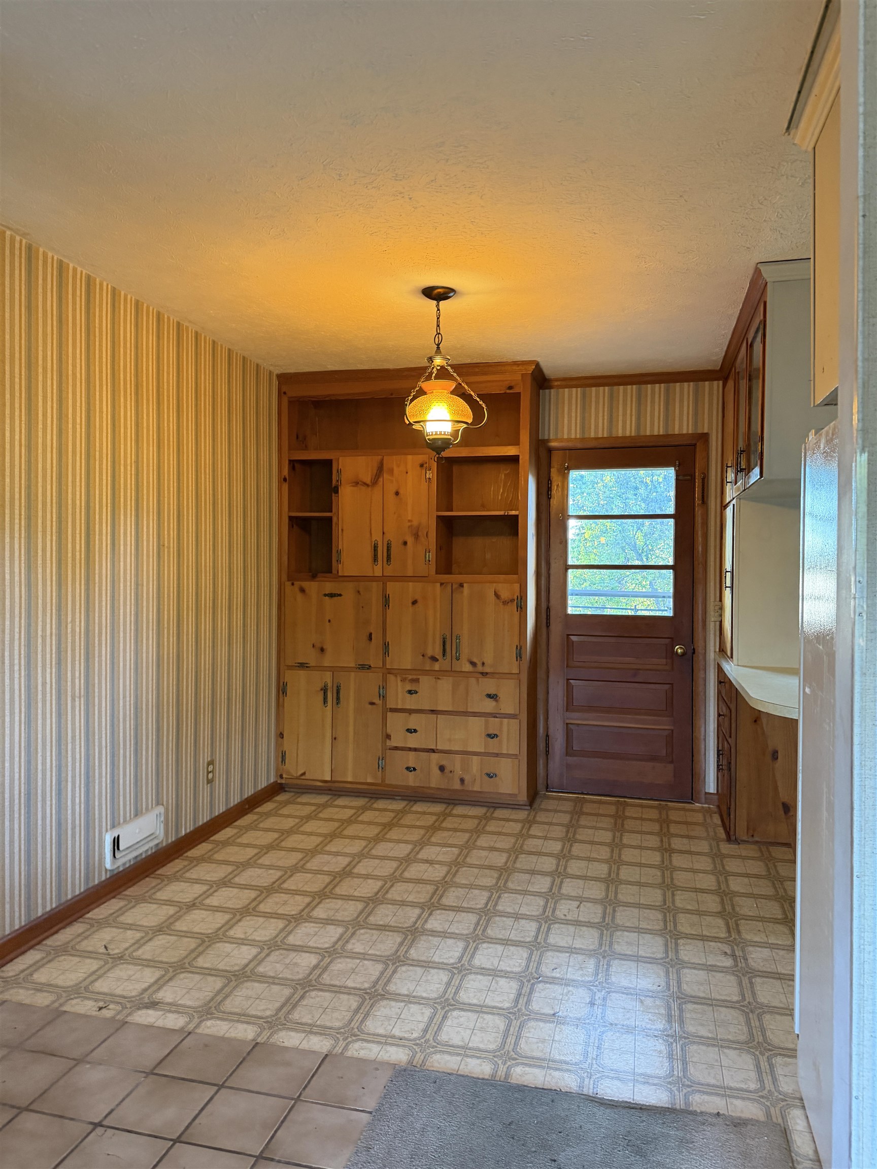 406 LINDEN DR, STAUNTON, Virginia 24401, 4 Bedrooms Bedrooms, ,2 BathroomsBathrooms,Residential,406 LINDEN DR,677757 MLS # 677757