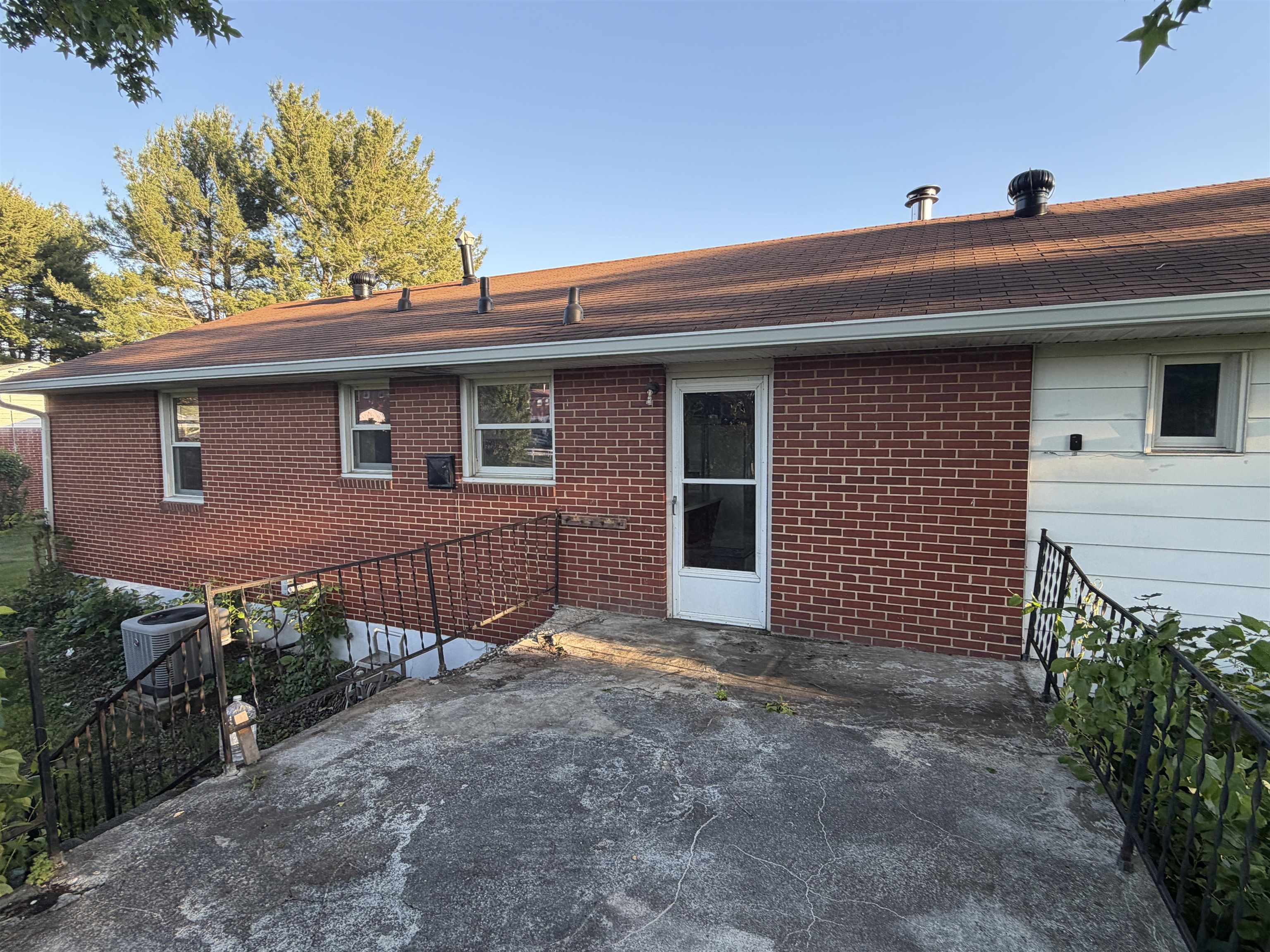 406 LINDEN DR, STAUNTON, Virginia 24401, 4 Bedrooms Bedrooms, ,2 BathroomsBathrooms,Residential,406 LINDEN DR,677757 MLS # 677757
