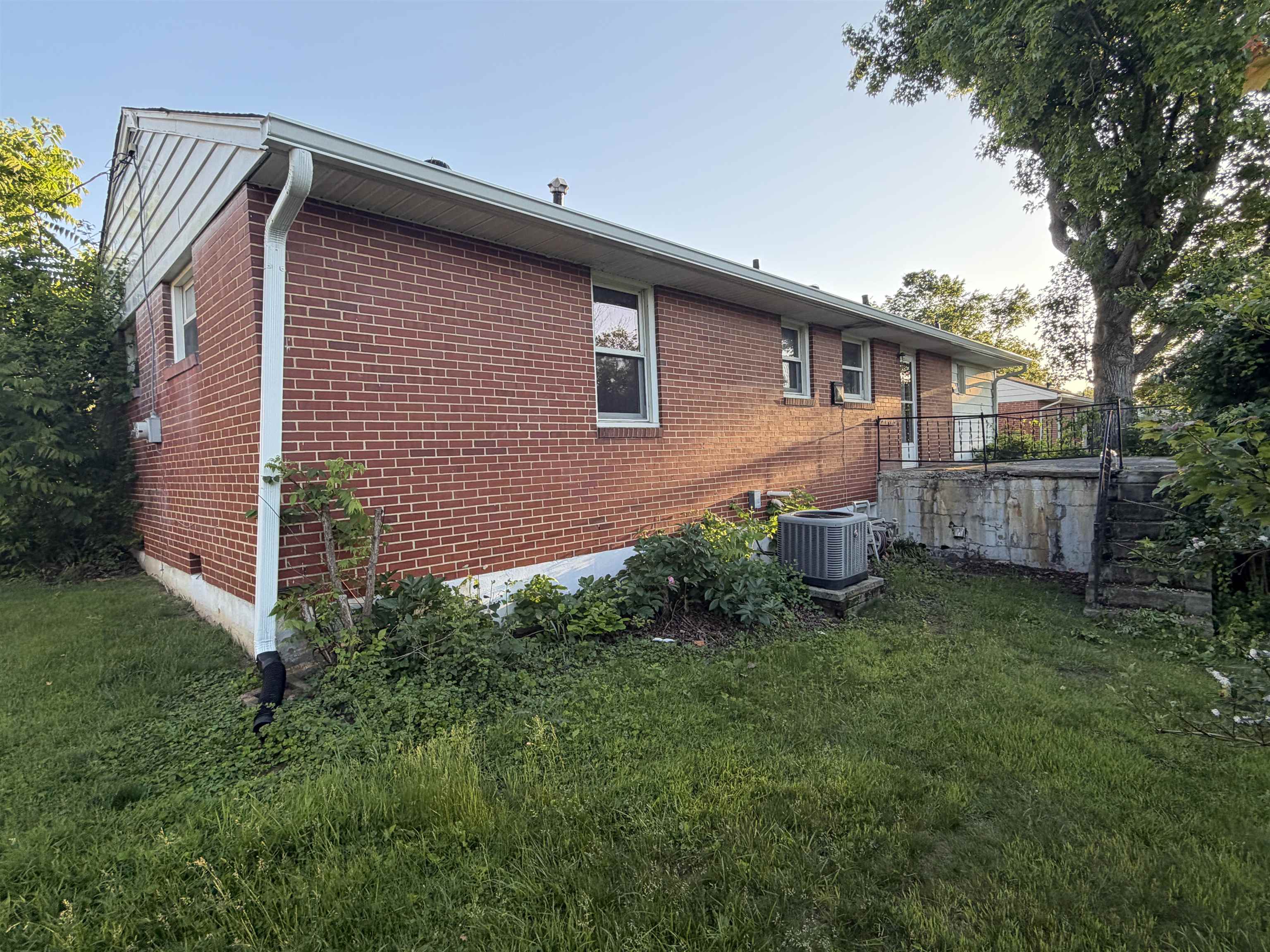 406 LINDEN DR, STAUNTON, Virginia 24401, 4 Bedrooms Bedrooms, ,2 BathroomsBathrooms,Residential,406 LINDEN DR,677757 MLS # 677757