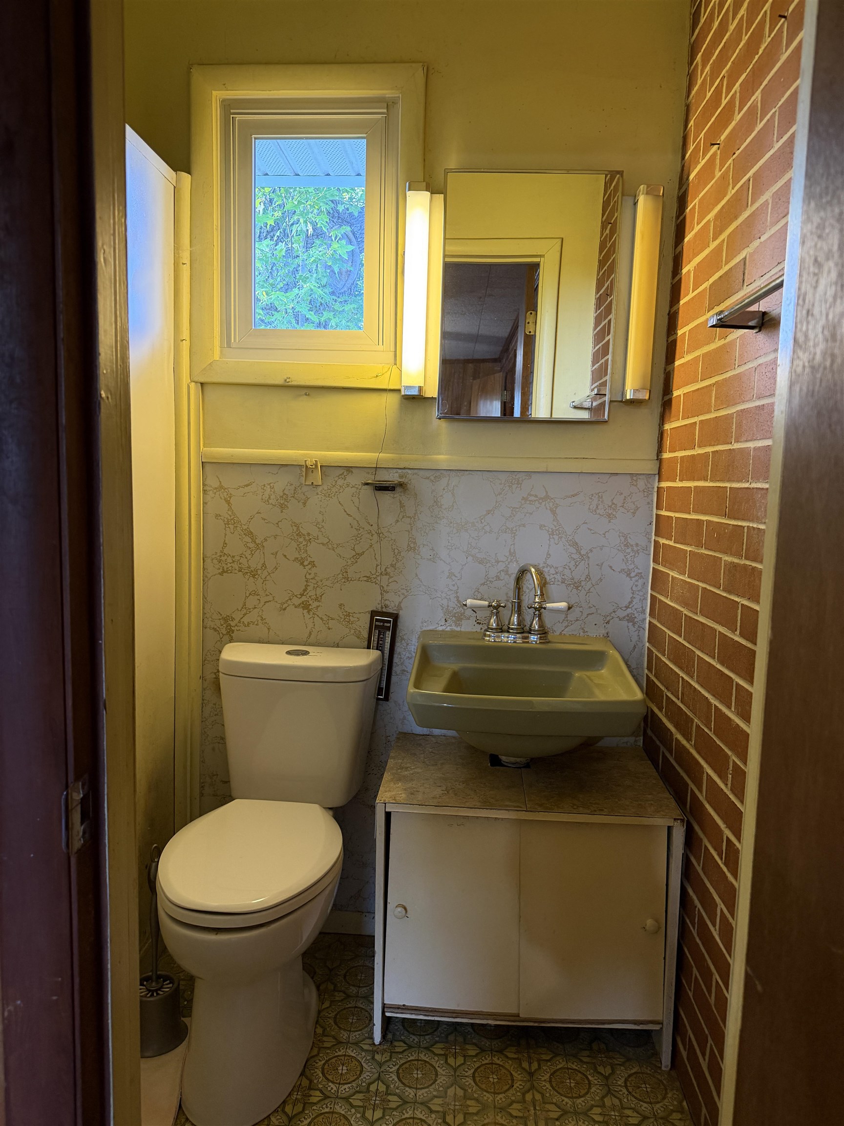 406 LINDEN DR, STAUNTON, Virginia 24401, 4 Bedrooms Bedrooms, ,2 BathroomsBathrooms,Residential,406 LINDEN DR,677757 MLS # 677757