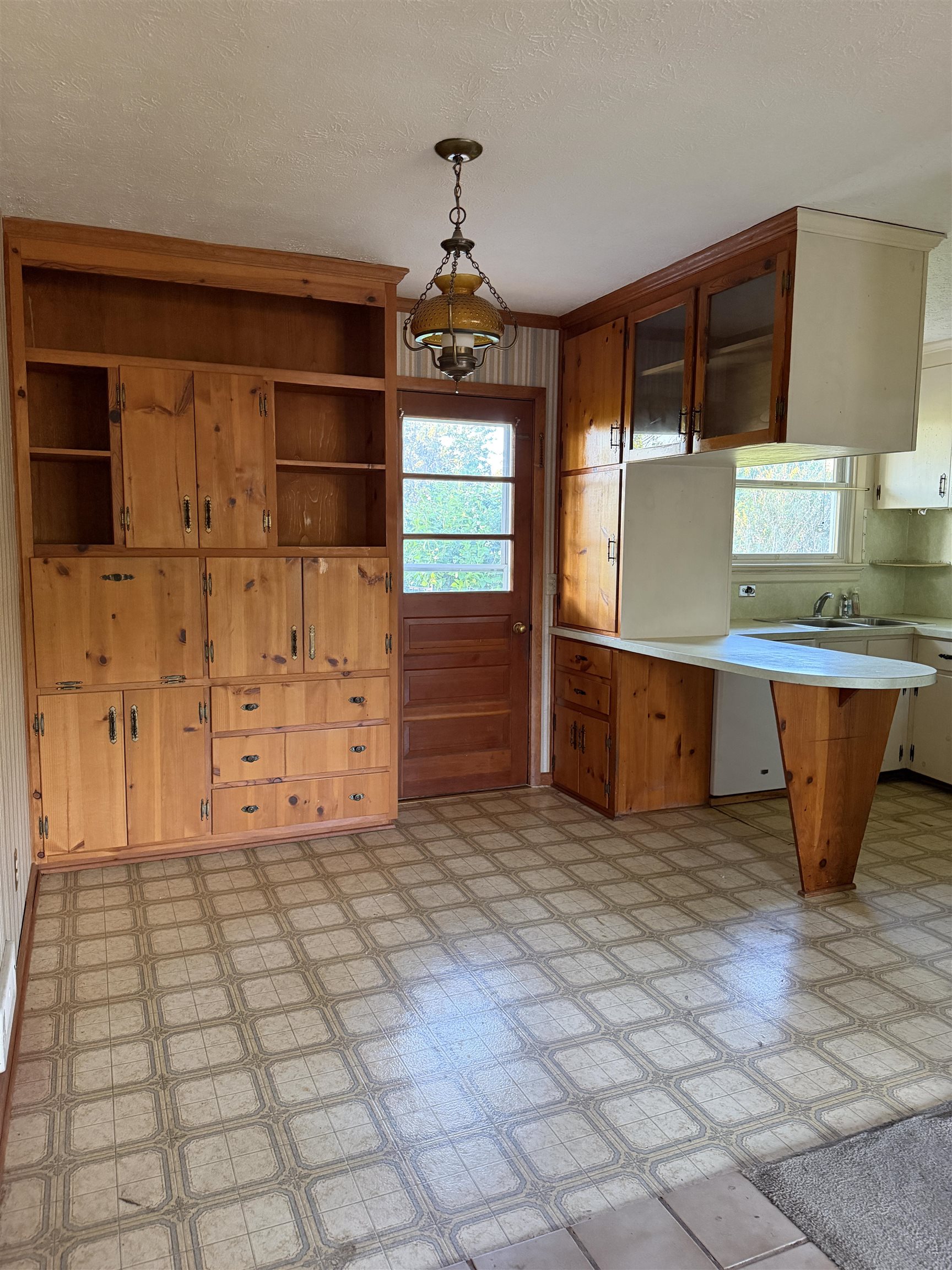 406 LINDEN DR, STAUNTON, Virginia 24401, 4 Bedrooms Bedrooms, ,2 BathroomsBathrooms,Residential,406 LINDEN DR,677757 MLS # 677757