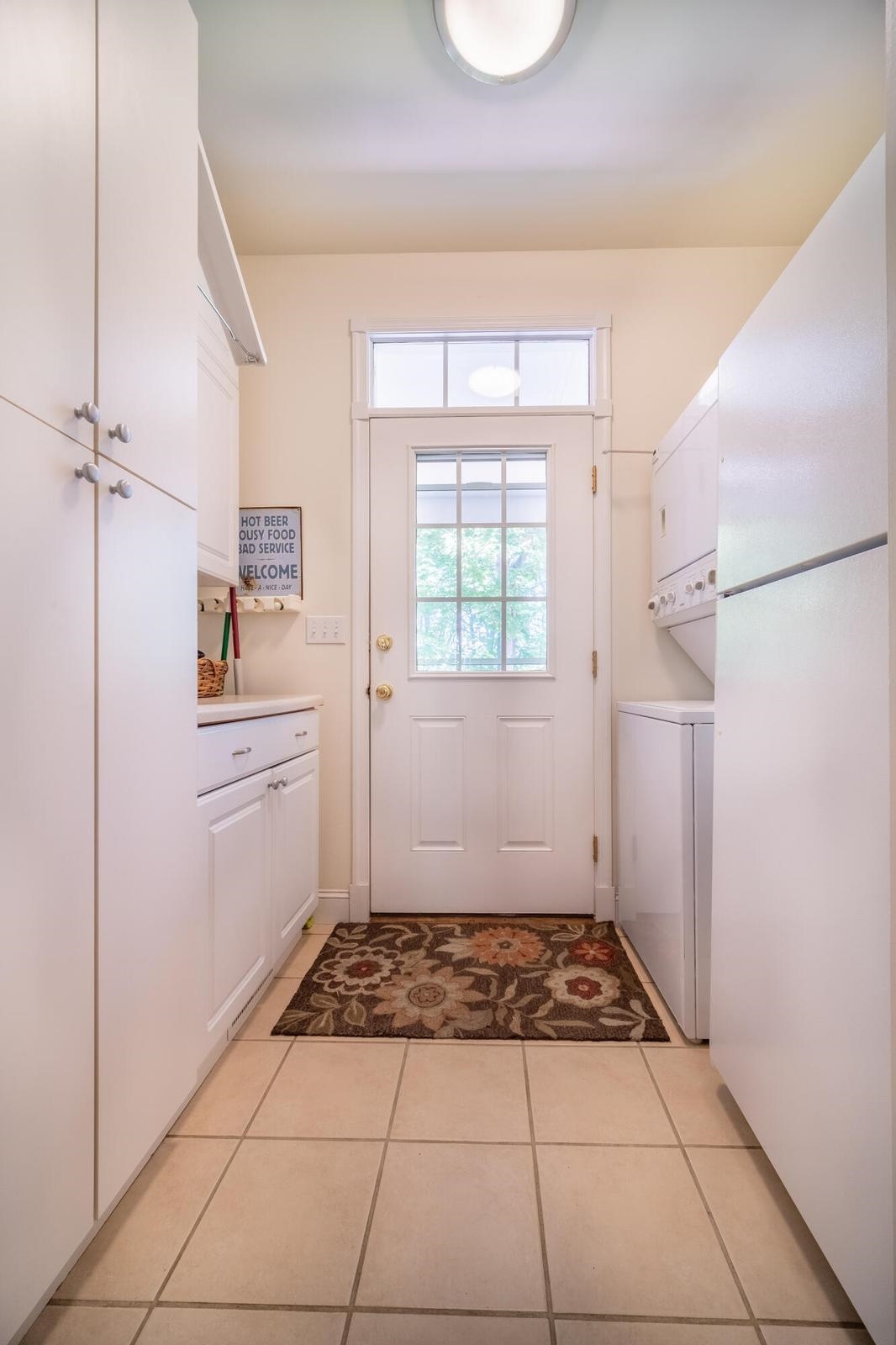 Spacious pantry and laundry room. Spacious pantry and laundry room.
