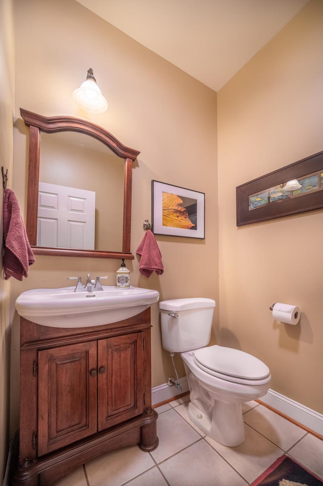 First floor Guest Bath. First floor Guest Bath.