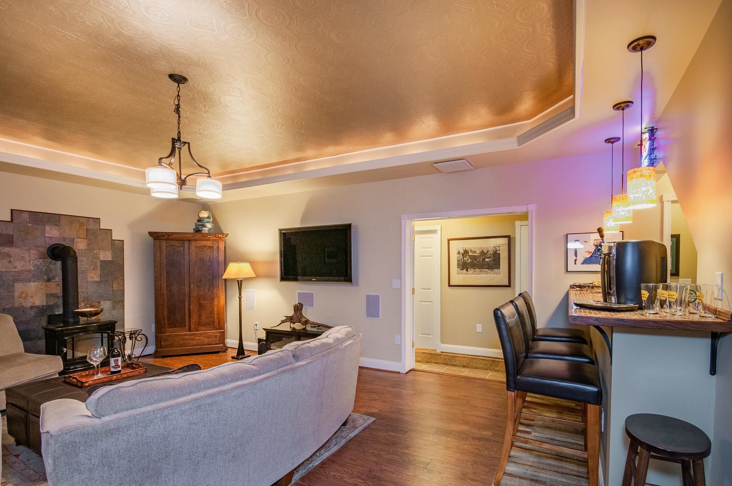 The ambience is kicked up a notch by the recessed lighting. The ambience is kicked up a notch by the recessed lighting.