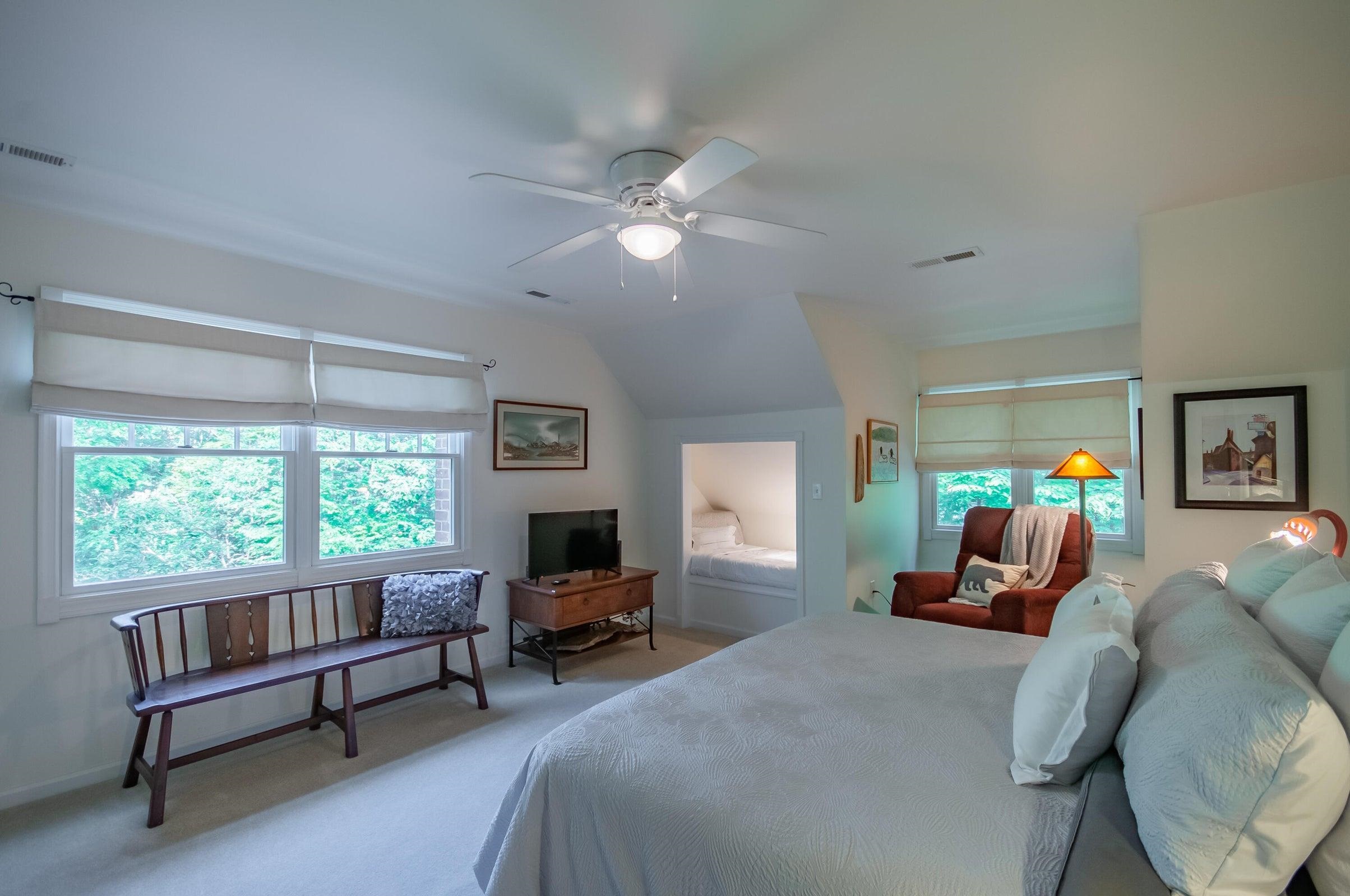 The 2nd floor offers perfect sleeping quarters for a healing getaway. The 2nd floor offers perfect sleeping quarters for a healing getaway.