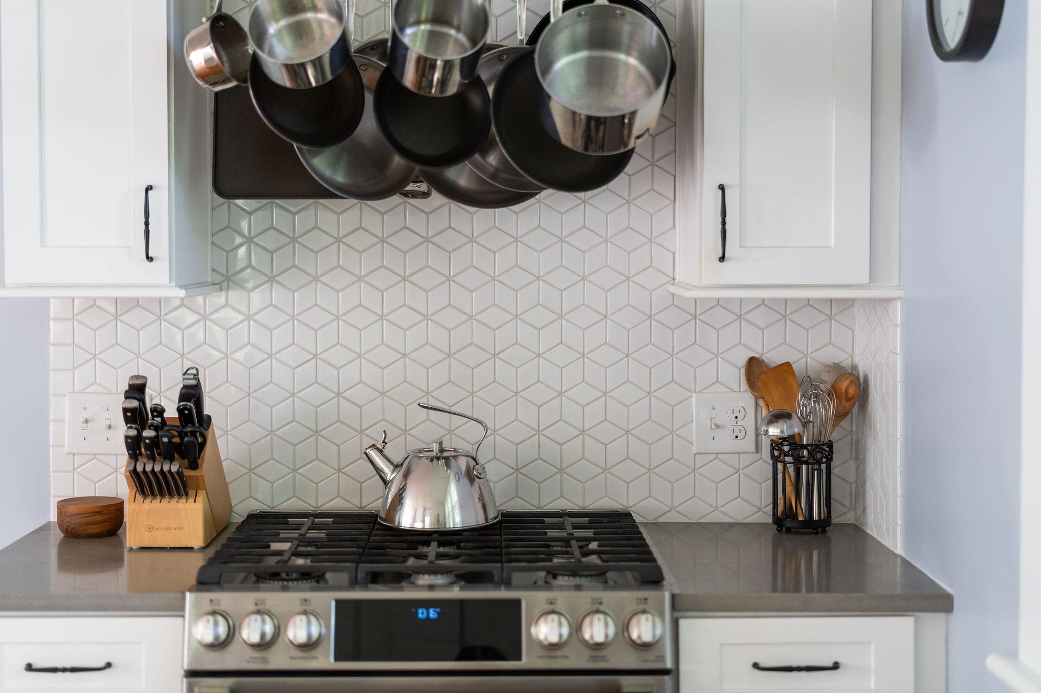 Gas cook top w/electric oven.