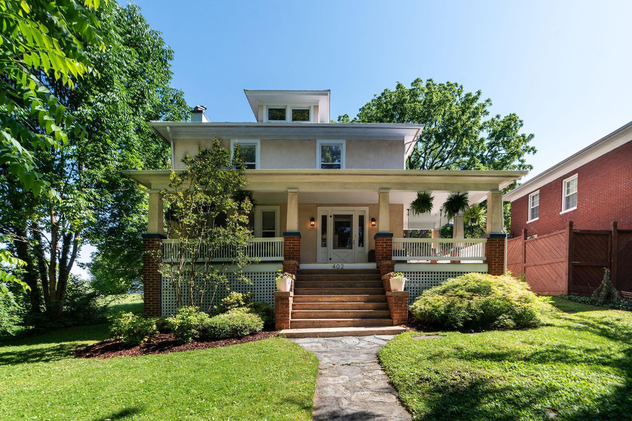 402 CHURCHVILLE AVE, STAUNTON, Virginia 24401, 4 Bedrooms Bedrooms, ,2 BathroomsBathrooms,Residential,402 CHURCHVILLE AVE,677766 MLS # 677766