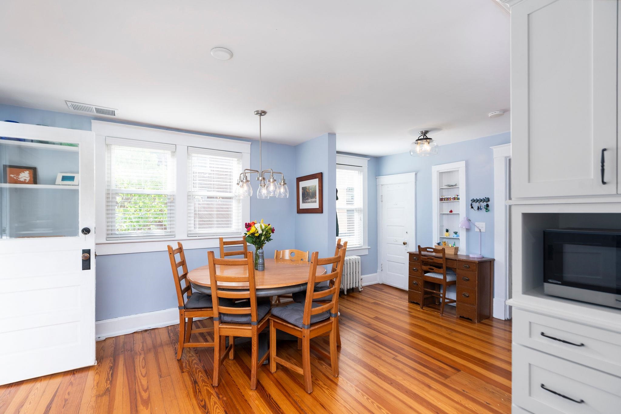 402 CHURCHVILLE AVE, STAUNTON, Virginia 24401, 4 Bedrooms Bedrooms, ,2 BathroomsBathrooms,Residential,402 CHURCHVILLE AVE,677766 MLS # 677766