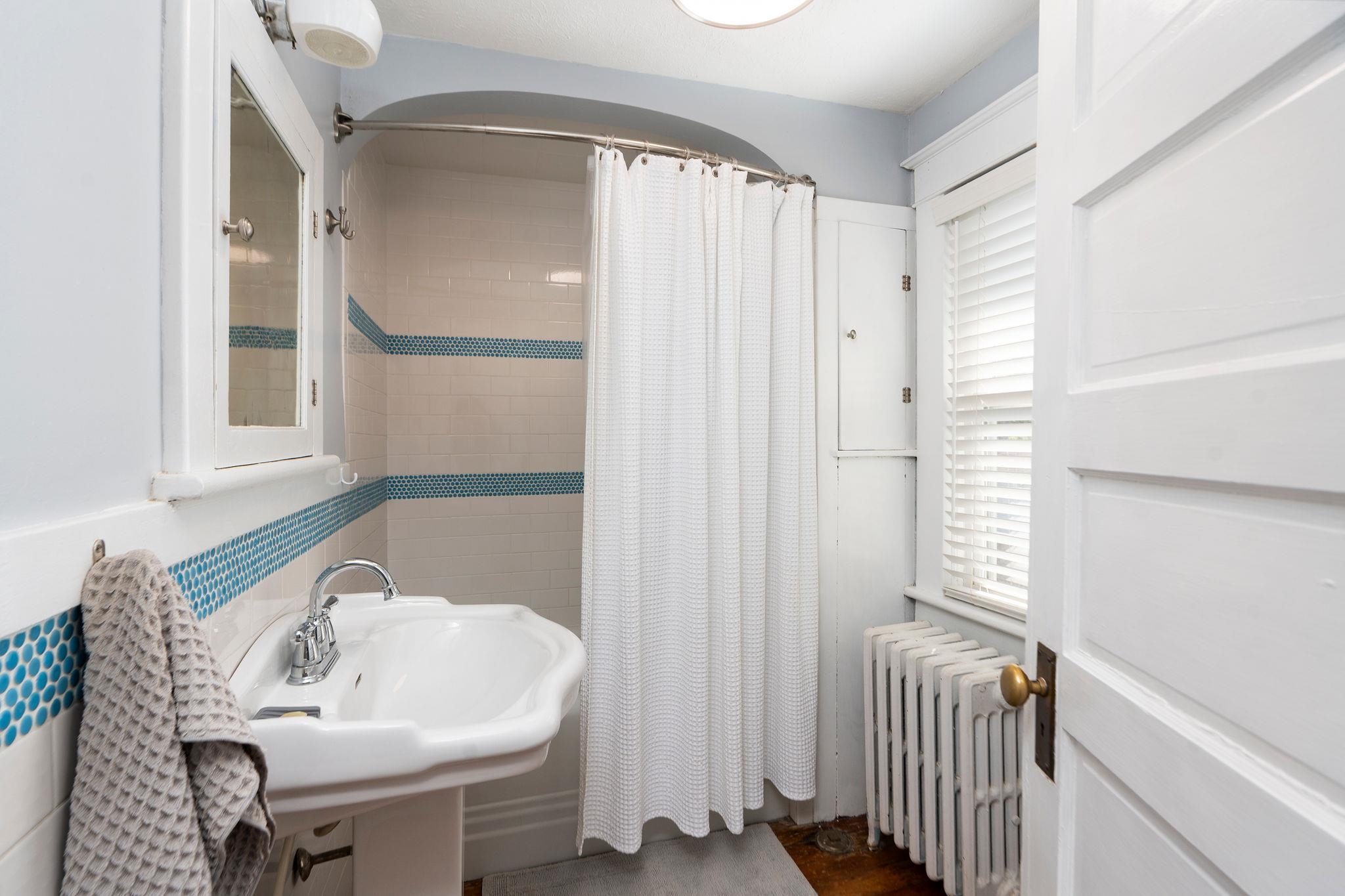 402 CHURCHVILLE AVE, STAUNTON, Virginia 24401, 4 Bedrooms Bedrooms, ,2 BathroomsBathrooms,Residential,402 CHURCHVILLE AVE,677766 MLS # 677766