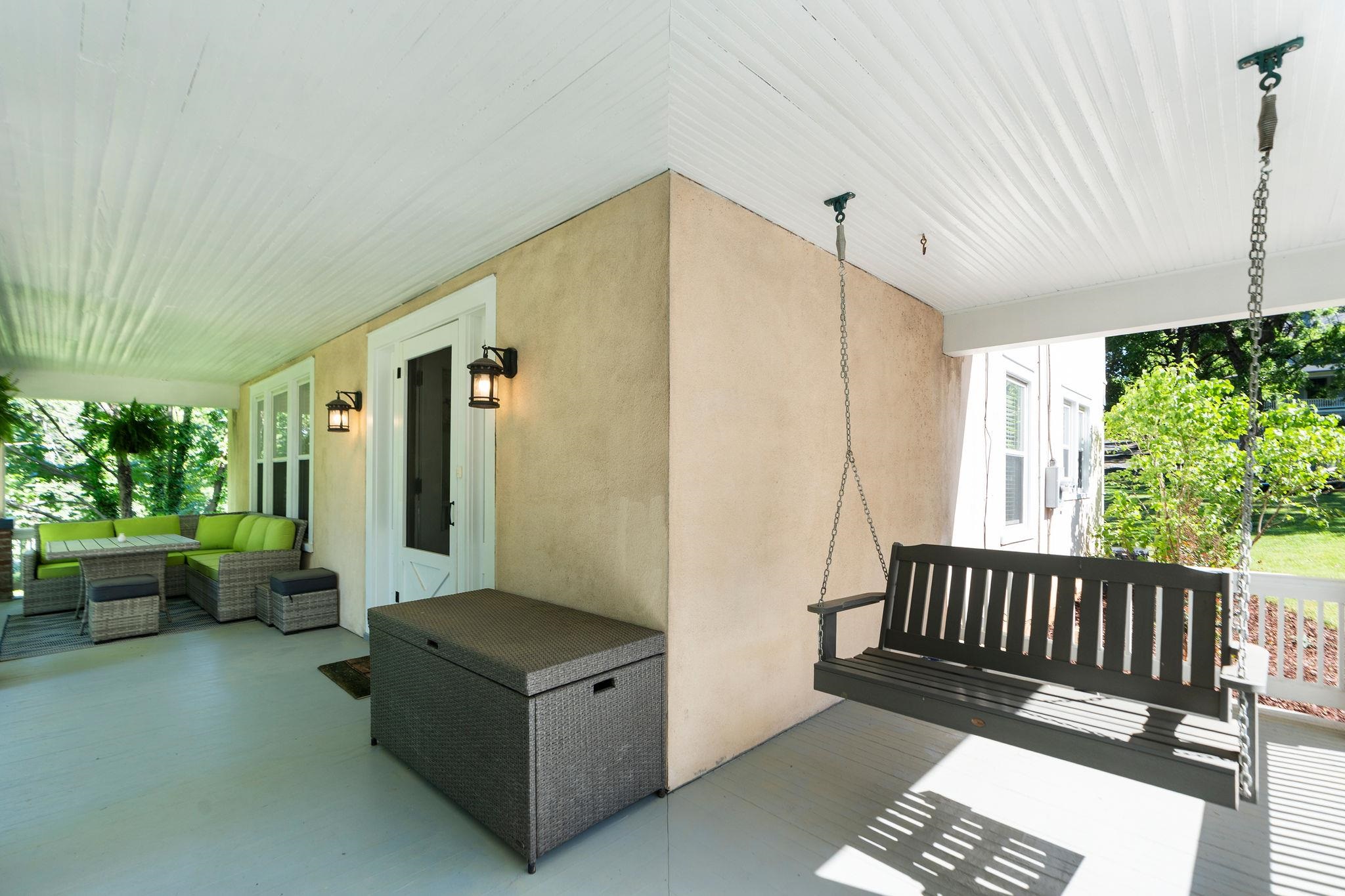 402 CHURCHVILLE AVE, STAUNTON, Virginia 24401, 4 Bedrooms Bedrooms, ,2 BathroomsBathrooms,Residential,402 CHURCHVILLE AVE,677766 MLS # 677766