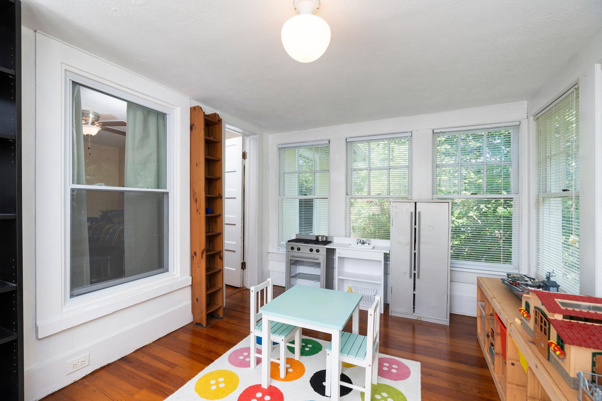 402 CHURCHVILLE AVE, STAUNTON, Virginia 24401, 4 Bedrooms Bedrooms, ,2 BathroomsBathrooms,Residential,402 CHURCHVILLE AVE,677766 MLS # 677766
